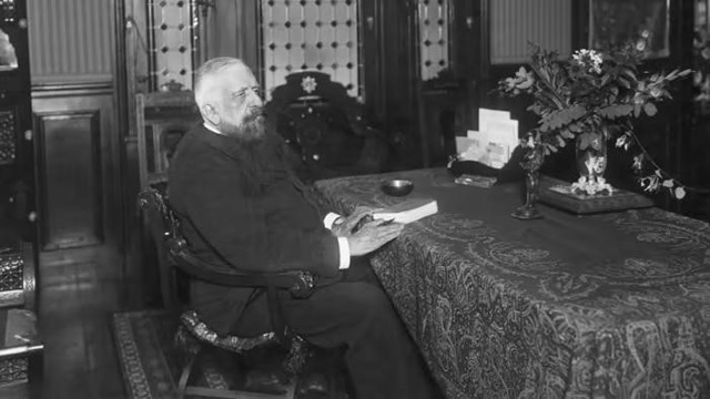Tác giả sách Tâm Lý Học Đám Đông - Gustave Le Bon