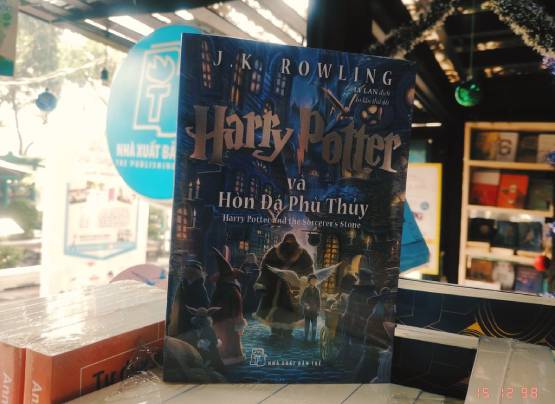 Tác phẩm kể về những câu chuyện xoay quanh Harry Potter